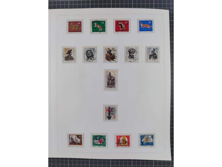 1948/82, in den Hauptnummern kpl. postfrische und zusätzlich gestempelte Sammlung, alle postfrischen Marken bis Mi.-Nr. 74 un