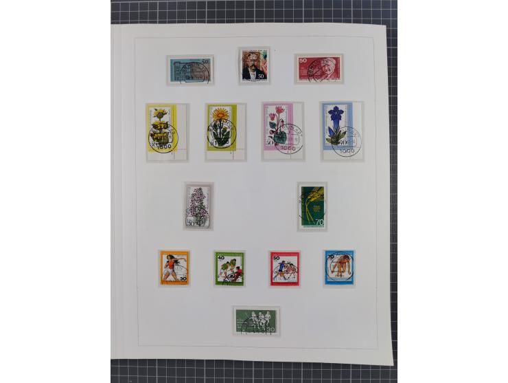 1948/82, in den Hauptnummern kpl. postfrische und zusätzlich gestempelte Sammlung, alle postfrischen Marken bis Mi.-Nr. 74 un