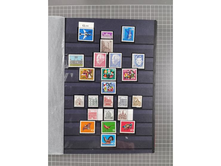 1948/90, in den Hauptnummer kpl. postfrische Sammlung, fast alle besseren Anfangsausgaben inkl. Block 1 sind signiert Schlege