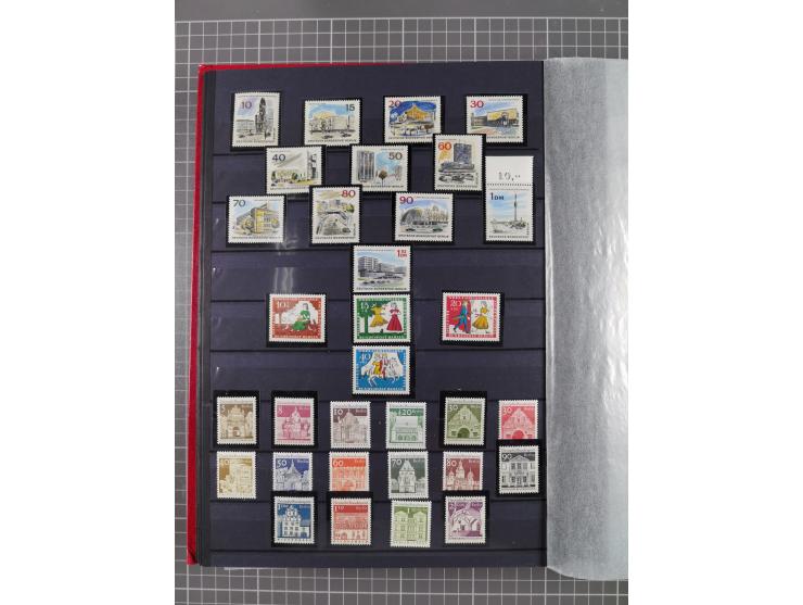 1948/90, in den Hauptnummer kpl. postfrische Sammlung, fast alle besseren Anfangsausgaben inkl. Block 1 sind signiert Schlege