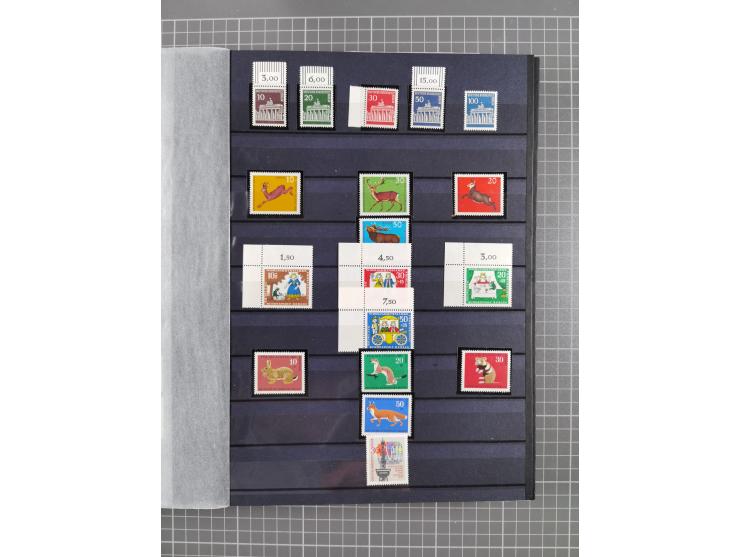 1948/90, in den Hauptnummer kpl. postfrische Sammlung, fast alle besseren Anfangsausgaben inkl. Block 1 sind signiert Schlege