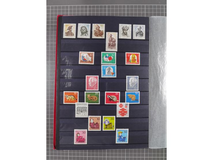 1948/90, in den Hauptnummer kpl. postfrische Sammlung, fast alle besseren Anfangsausgaben inkl. Block 1 sind signiert Schlege