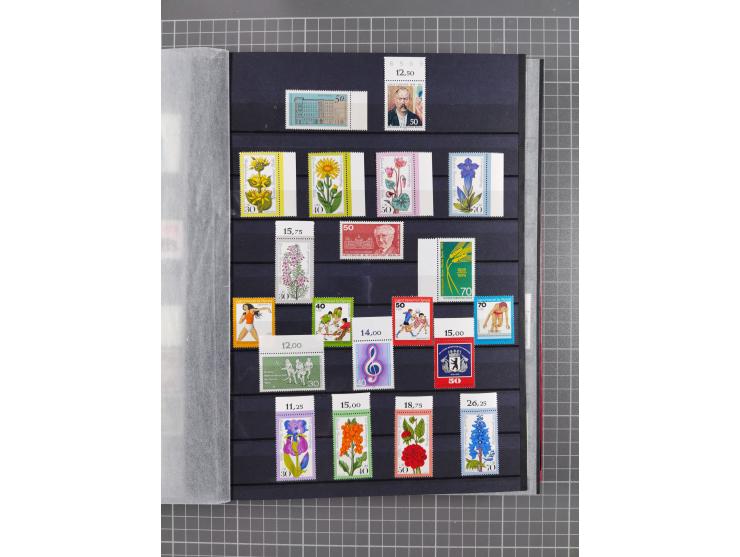 1948/90, in den Hauptnummer kpl. postfrische Sammlung, fast alle besseren Anfangsausgaben inkl. Block 1 sind signiert Schlege