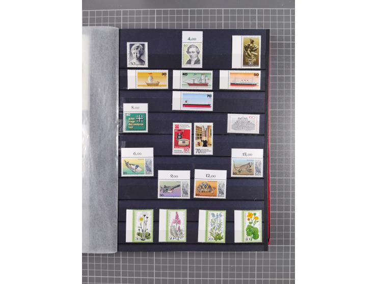 1948/90, in den Hauptnummer kpl. postfrische Sammlung, fast alle besseren Anfangsausgaben inkl. Block 1 sind signiert Schlege