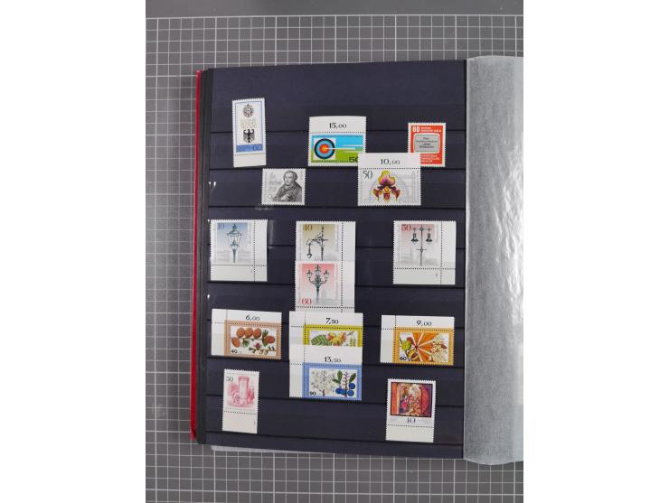 1948/90, in den Hauptnummer kpl. postfrische Sammlung, fast alle besseren Anfangsausgaben inkl. Block 1 sind signiert Schlege