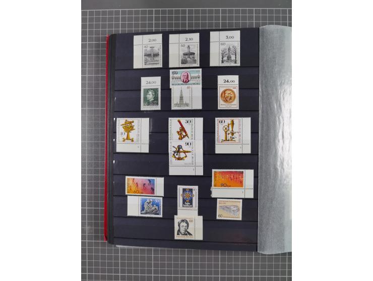 1948/90, in den Hauptnummer kpl. postfrische Sammlung, fast alle besseren Anfangsausgaben inkl. Block 1 sind signiert Schlege