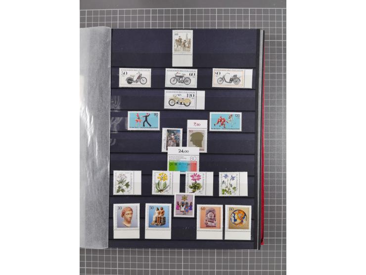 1948/90, in den Hauptnummer kpl. postfrische Sammlung, fast alle besseren Anfangsausgaben inkl. Block 1 sind signiert Schlege