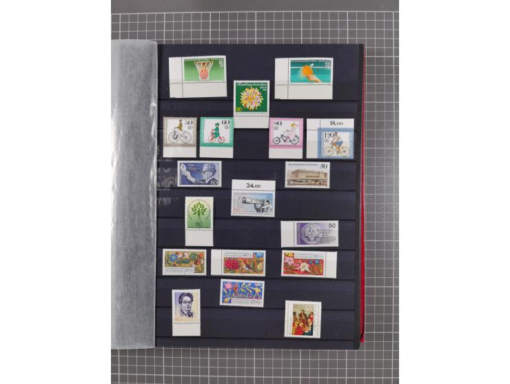 1948/90, in den Hauptnummer kpl. postfrische Sammlung, fast alle besseren Anfangsausgaben inkl. Block 1 sind signiert Schlege