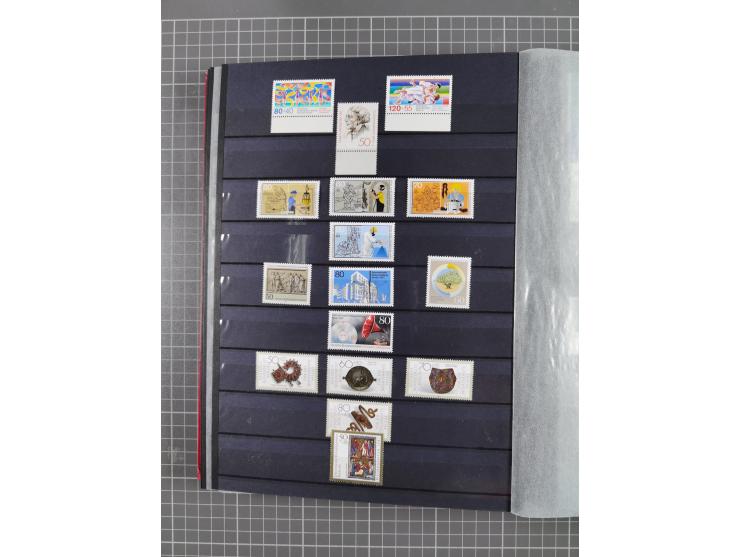 1948/90, in den Hauptnummer kpl. postfrische Sammlung, fast alle besseren Anfangsausgaben inkl. Block 1 sind signiert Schlege