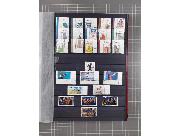 1948/90, in den Hauptnummer kpl. postfrische Sammlung, fast alle besseren Anfangsausgaben inkl. Block 1 sind signiert Schlege