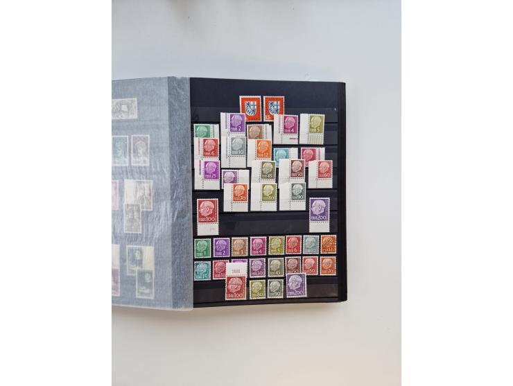 1945/59, postfrische und gestempelte Sammlung ohne SBZ aber mit Saarland mit vielen besseren und kpl. Ausgaben, diversen Brie