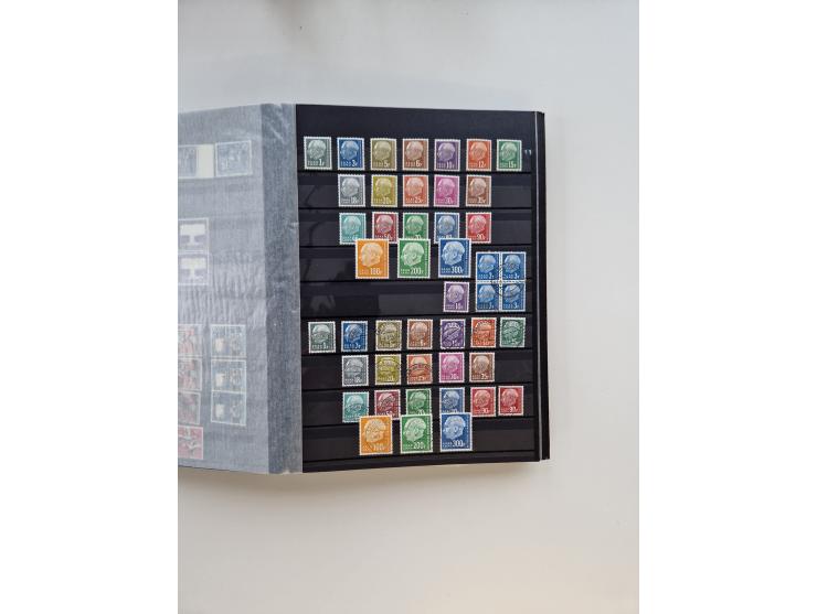 1945/59, postfrische und gestempelte Sammlung ohne SBZ aber mit Saarland mit vielen besseren und kpl. Ausgaben, diversen Brie
