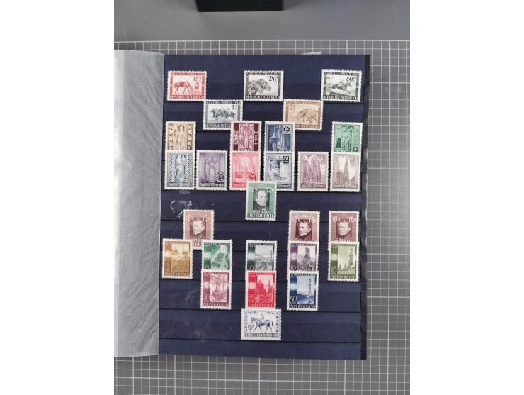 1945/2020, in den Hauptnummern kpl. postfrische Sammlung mit u.a. Mi.-Nr. 693-96I + II (signiert Sturzeis VÖB bzw. Kovar VÖB)