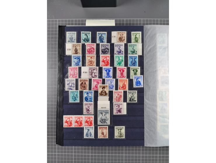 1945/2020, in den Hauptnummern kpl. postfrische Sammlung mit u.a. Mi.-Nr. 693-96I + II (signiert Sturzeis VÖB bzw. Kovar VÖB)