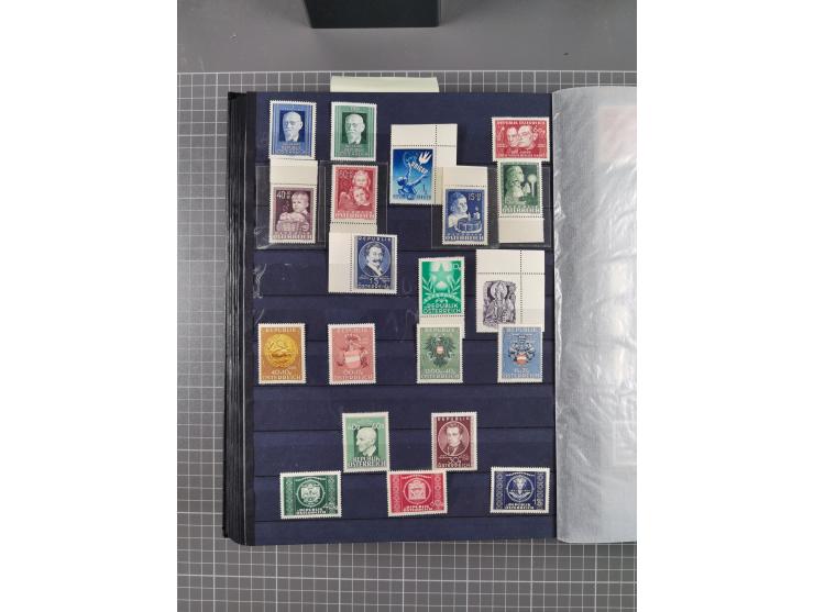 1945/2020, in den Hauptnummern kpl. postfrische Sammlung mit u.a. Mi.-Nr. 693-96I + II (signiert Sturzeis VÖB bzw. Kovar VÖB)