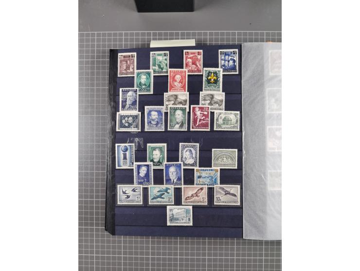 1945/2020, in den Hauptnummern kpl. postfrische Sammlung mit u.a. Mi.-Nr. 693-96I + II (signiert Sturzeis VÖB bzw. Kovar VÖB)