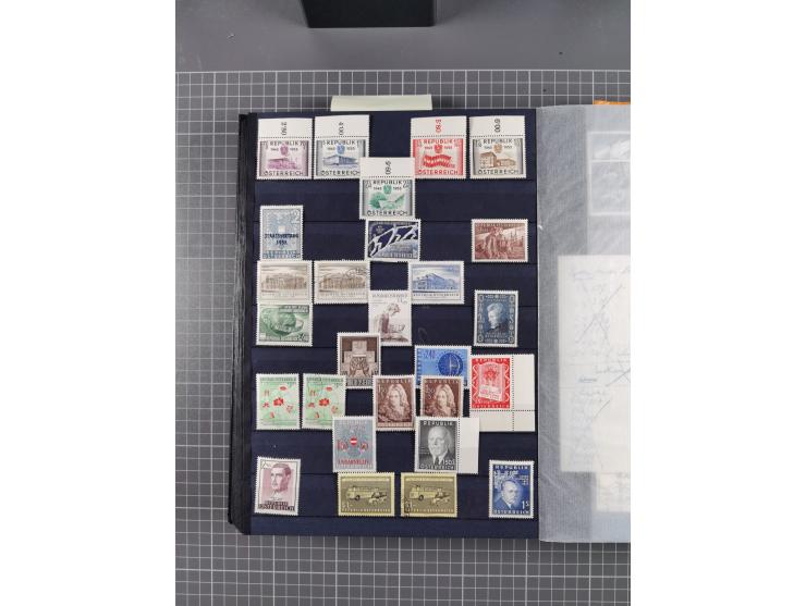 1945/2020, in den Hauptnummern kpl. postfrische Sammlung mit u.a. Mi.-Nr. 693-96I + II (signiert Sturzeis VÖB bzw. Kovar VÖB)
