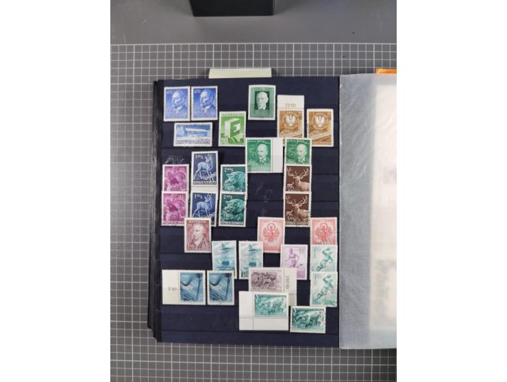 1945/2020, in den Hauptnummern kpl. postfrische Sammlung mit u.a. Mi.-Nr. 693-96I + II (signiert Sturzeis VÖB bzw. Kovar VÖB)