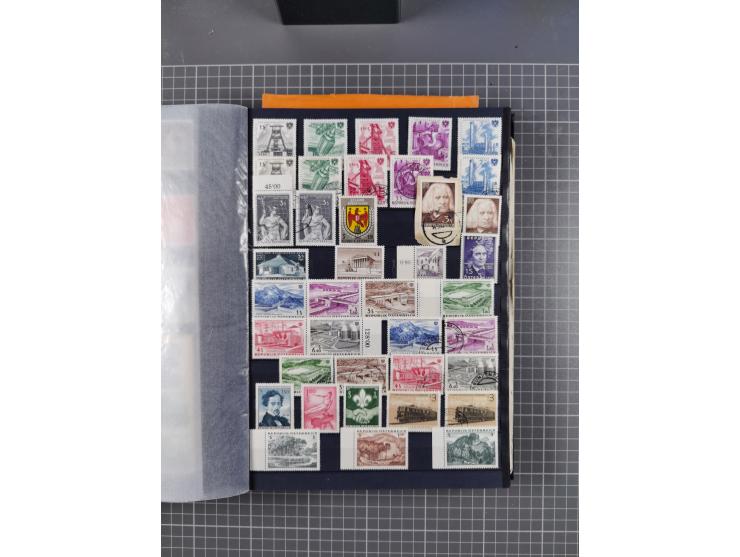 1945/2020, in den Hauptnummern kpl. postfrische Sammlung mit u.a. Mi.-Nr. 693-96I + II (signiert Sturzeis VÖB bzw. Kovar VÖB)