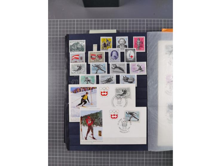 1945/2020, in den Hauptnummern kpl. postfrische Sammlung mit u.a. Mi.-Nr. 693-96I + II (signiert Sturzeis VÖB bzw. Kovar VÖB)