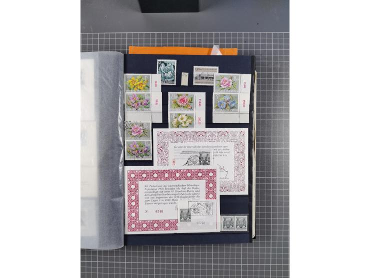 1945/2020, in den Hauptnummern kpl. postfrische Sammlung mit u.a. Mi.-Nr. 693-96I + II (signiert Sturzeis VÖB bzw. Kovar VÖB)