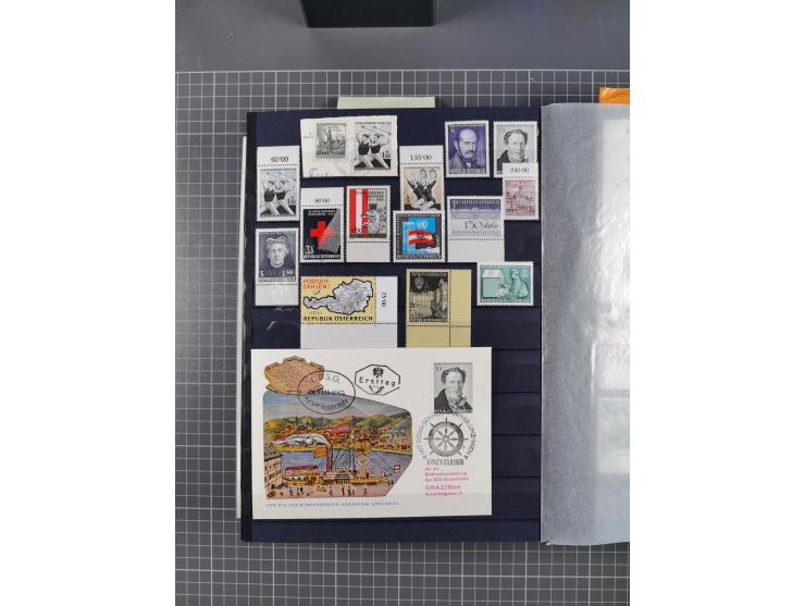 1945/2020, in den Hauptnummern kpl. postfrische Sammlung mit u.a. Mi.-Nr. 693-96I + II (signiert Sturzeis VÖB bzw. Kovar VÖB)