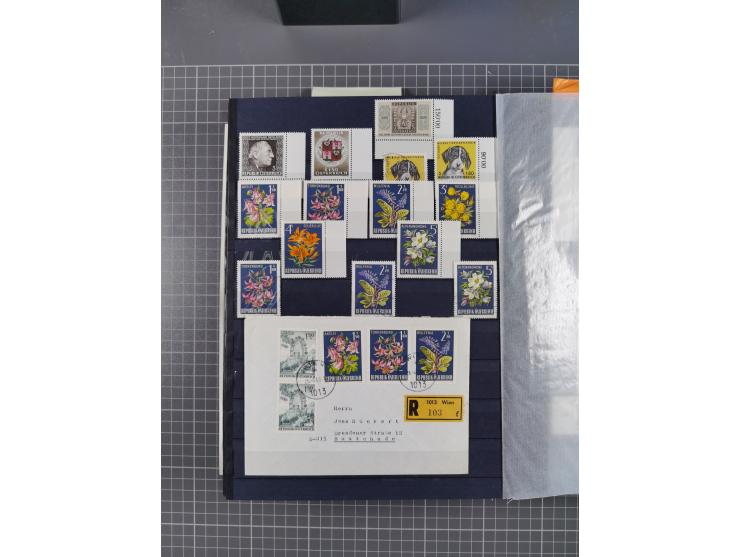 1945/2020, in den Hauptnummern kpl. postfrische Sammlung mit u.a. Mi.-Nr. 693-96I + II (signiert Sturzeis VÖB bzw. Kovar VÖB)