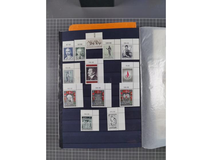 1945/2020, in den Hauptnummern kpl. postfrische Sammlung mit u.a. Mi.-Nr. 693-96I + II (signiert Sturzeis VÖB bzw. Kovar VÖB)