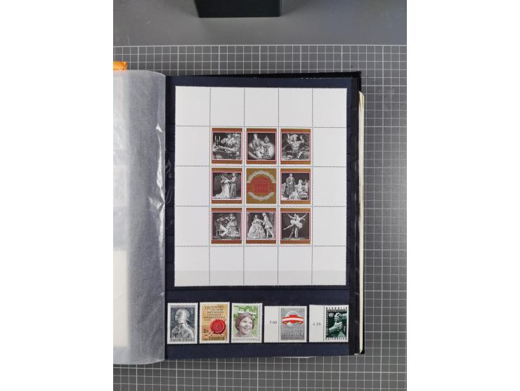 1945/2020, in den Hauptnummern kpl. postfrische Sammlung mit u.a. Mi.-Nr. 693-96I + II (signiert Sturzeis VÖB bzw. Kovar VÖB)