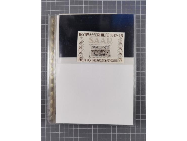 1945/50, interessanter Bestand mit fast nur besseren Sätzen, Block-Ausgaben und Briefen. Dabei u.a. SBZ Bl.1xa postfrisch (FA