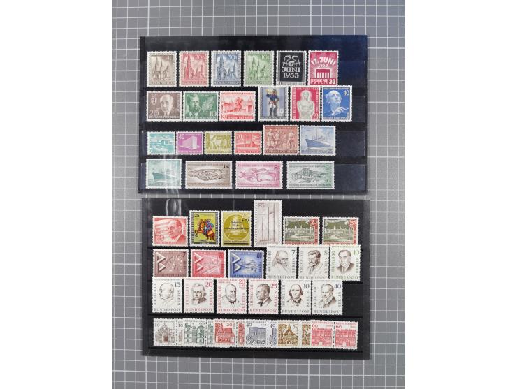 1949/60, Bestand auf Steckkarten mit Berlin Schwarzaufdrucke geprüft Schlegel, Goethe signiert Bühler, Helfer der Menschheit 