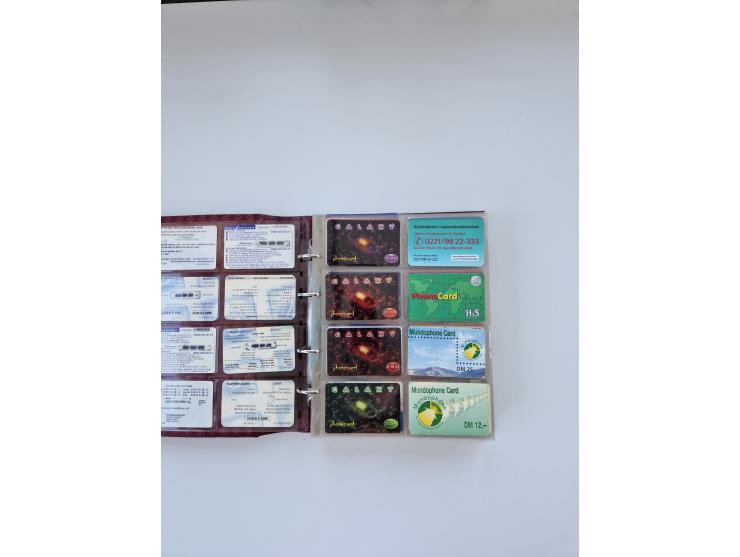 Telefonkarten: 1985/98, umfangreicher Bestand mit einigen hundert Stück in Alben, eine Umzugskiste voll