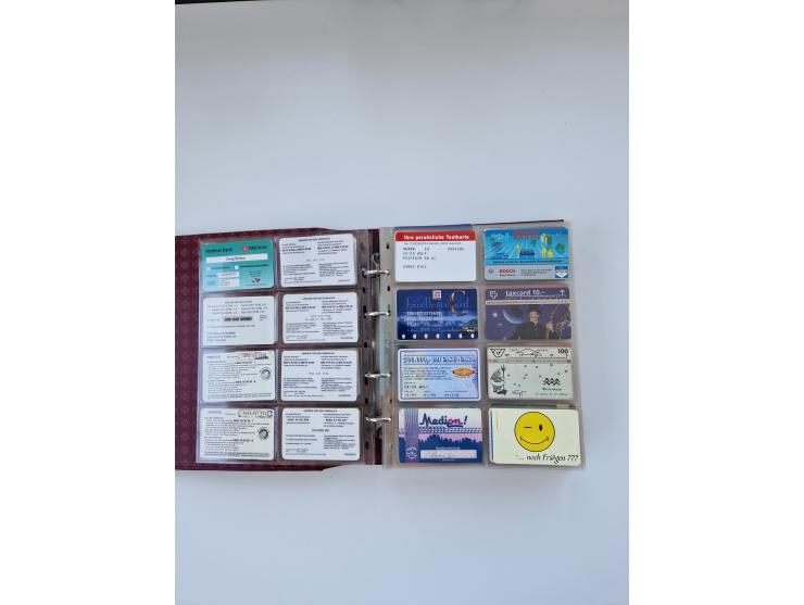 Telefonkarten: 1985/98, umfangreicher Bestand mit einigen hundert Stück in Alben, eine Umzugskiste voll