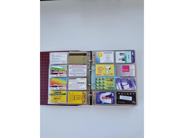 Telefonkarten: 1985/98, umfangreicher Bestand mit einigen hundert Stück in Alben, eine Umzugskiste voll