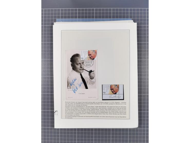 Autographen: 1960/2000, Konvolut mit u.a. kleiner Sammlung “Helmut Schmidt” mit ca. 30 Fotos (zum Teil mit weiteren Unterschr