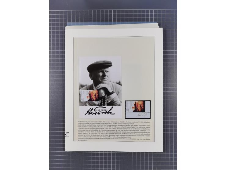Autographen: 1960/2000, Konvolut mit u.a. kleiner Sammlung “Helmut Schmidt” mit ca. 30 Fotos (zum Teil mit weiteren Unterschr