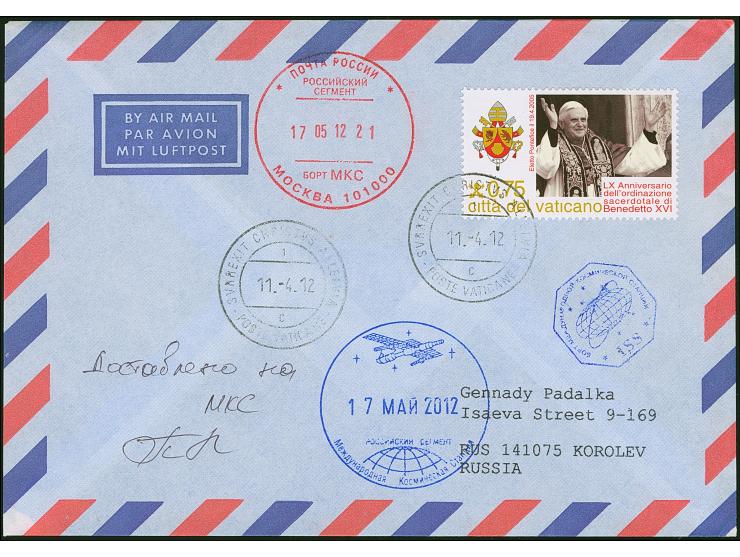 2012, ISS / Sojus TMA-04M, Brief aus dem Vatikan mit blauem Stationsstempel, rotem Segmentstempel “17 05 12”, dem Tage der Ko