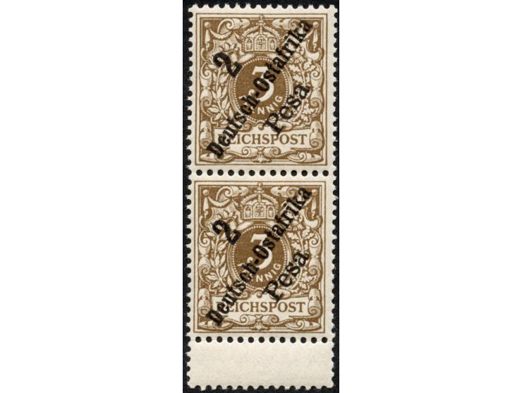 1896, diagonaler Aufdruck 2 P. auf 3 Pfg. dunkelockerbraun, senkrechtes Paar mit Plattenfehler “Bruch der Bandrolle rechts un