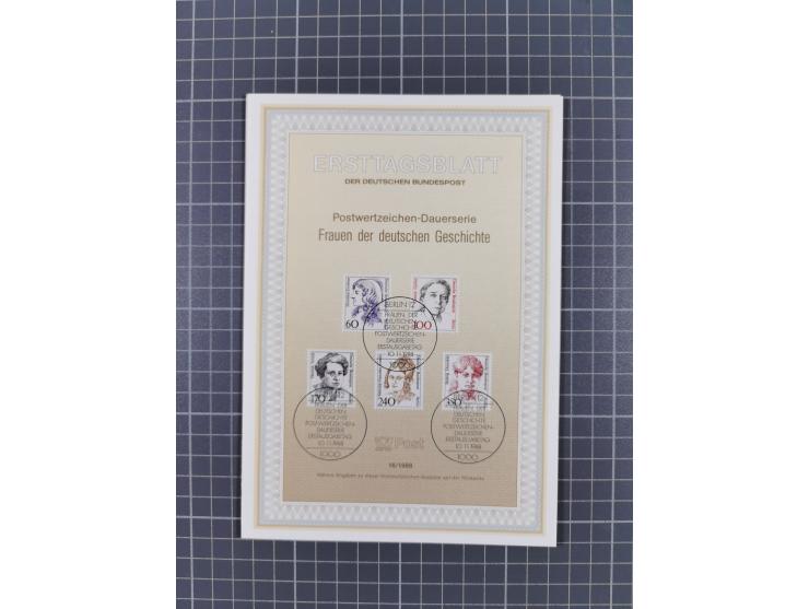 1988, Frauen der Geschichte 9 verschiedene Eckrandviererblöcke mit Sonderstempel und Formnummer, dazu 6x Viererblöcke meist O