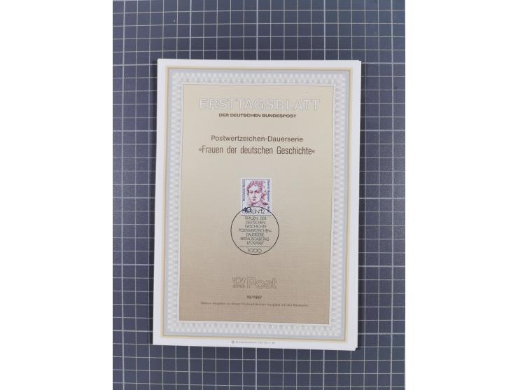 1988, Frauen der Geschichte 9 verschiedene Eckrandviererblöcke mit Sonderstempel und Formnummer, dazu 6x Viererblöcke meist O