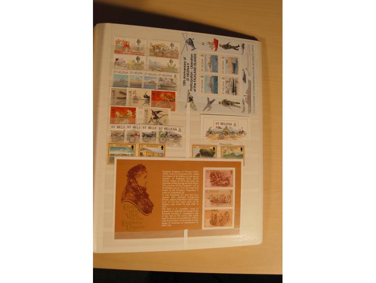 1970/97 (ca.), postfrische Partie Ascension, St. Helena und Tristan da Cunha, dazu einige ältere ungebrauchte Ausgaben (Mi. n