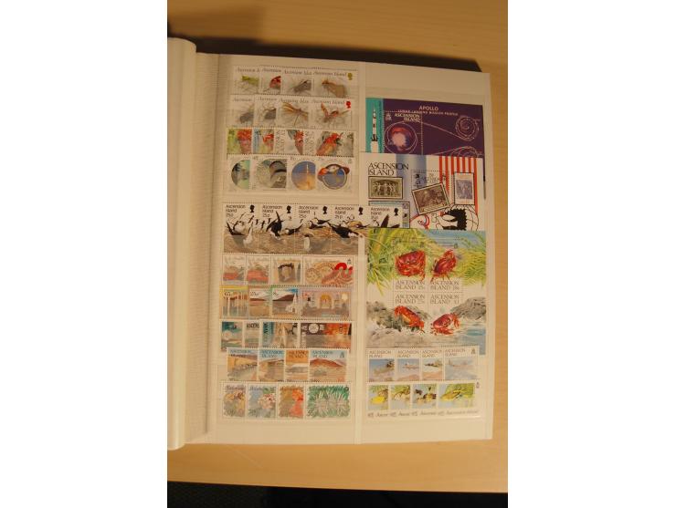 1970/97 (ca.), postfrische Partie Ascension, St. Helena und Tristan da Cunha, dazu einige ältere ungebrauchte Ausgaben (Mi. n