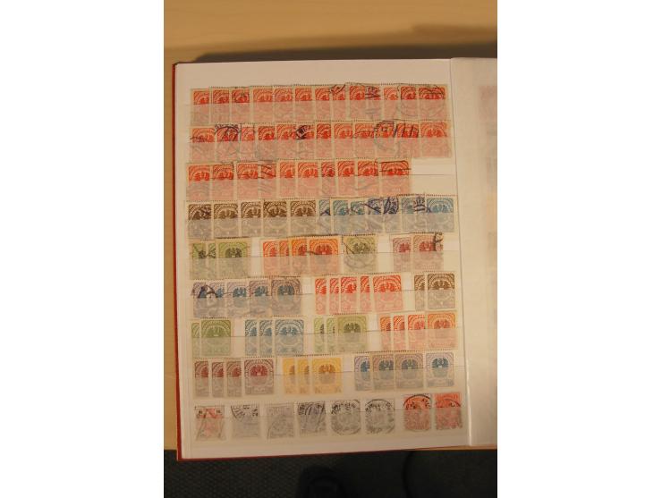 1850/1950 (ca.), interessanter Doublettenbestand im Steckbuch, dabei bessere Werte, rote Stempel auf Anfangsausgaben, dekorat