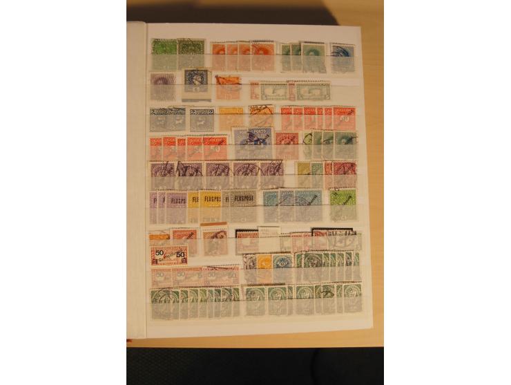 1850/1950 (ca.), interessanter Doublettenbestand im Steckbuch, dabei bessere Werte, rote Stempel auf Anfangsausgaben, dekorat