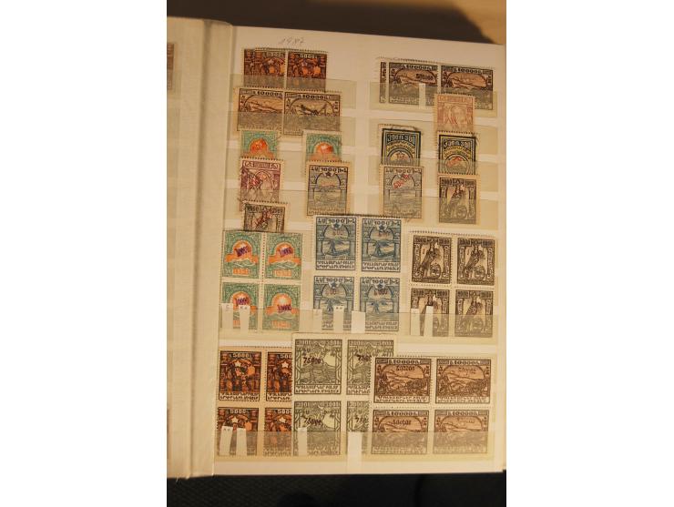 1866/1923 (ca.), postfrischer, ungebrauchter und gestempelter Posten mit hunderten von Marken, dabei besonders Kaukasische St