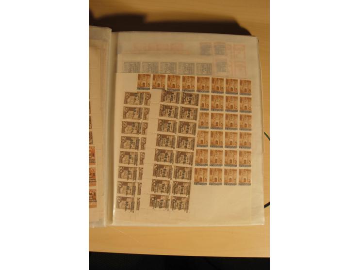 1930/45, kleiner Bestand mit Telegrafenmarken-Besonderheiten, meist ungezähnt, kopfstehende Aufdrucke etc., ca. 16000-18000 W