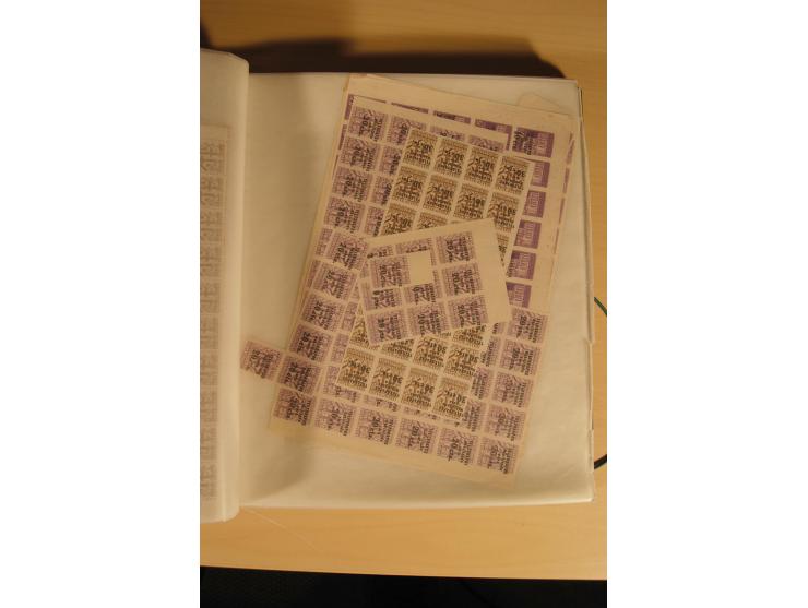 1930/45, kleiner Bestand mit Telegrafenmarken-Besonderheiten, meist ungezähnt, kopfstehende Aufdrucke etc., ca. 16000-18000 W