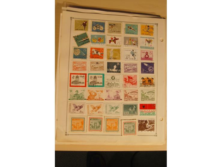 1897/1980 (ca.), ungebrauchte und gestempelte Partie, dabei auch Taiwan; auf Albumblättern