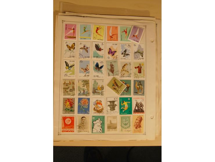1897/1980 (ca.), ungebrauchte und gestempelte Partie, dabei auch Taiwan; auf Albumblättern