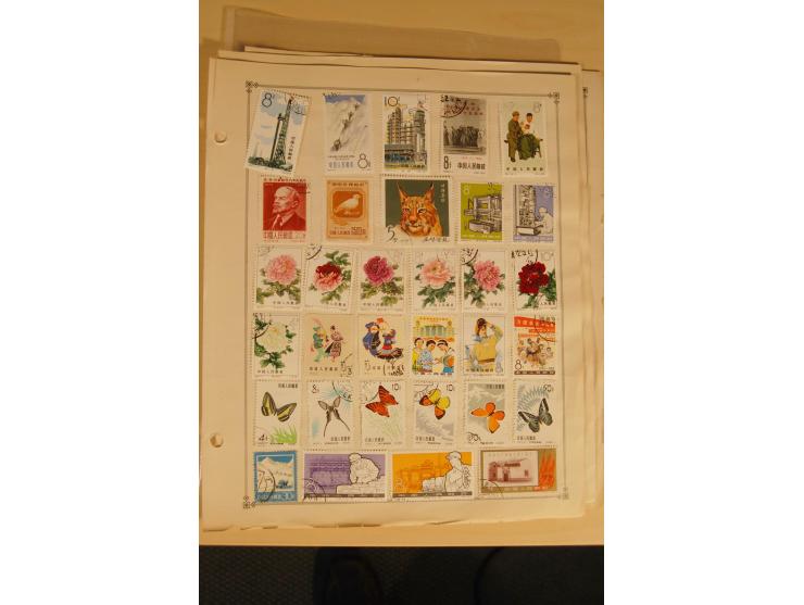1897/1980 (ca.), ungebrauchte und gestempelte Partie, dabei auch Taiwan; auf Albumblättern